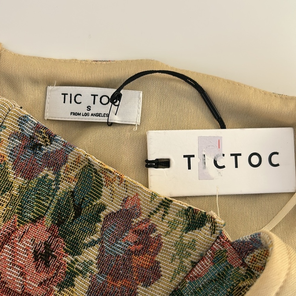 Tic Toc Floral Tapestry Boho Halter Crop Sleeveless 90's Y2K Top Size Small New! - Picture 3 of 4
